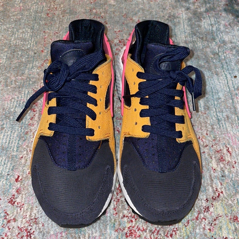 Great condition WMNS Nike Huarache Run - Size 9